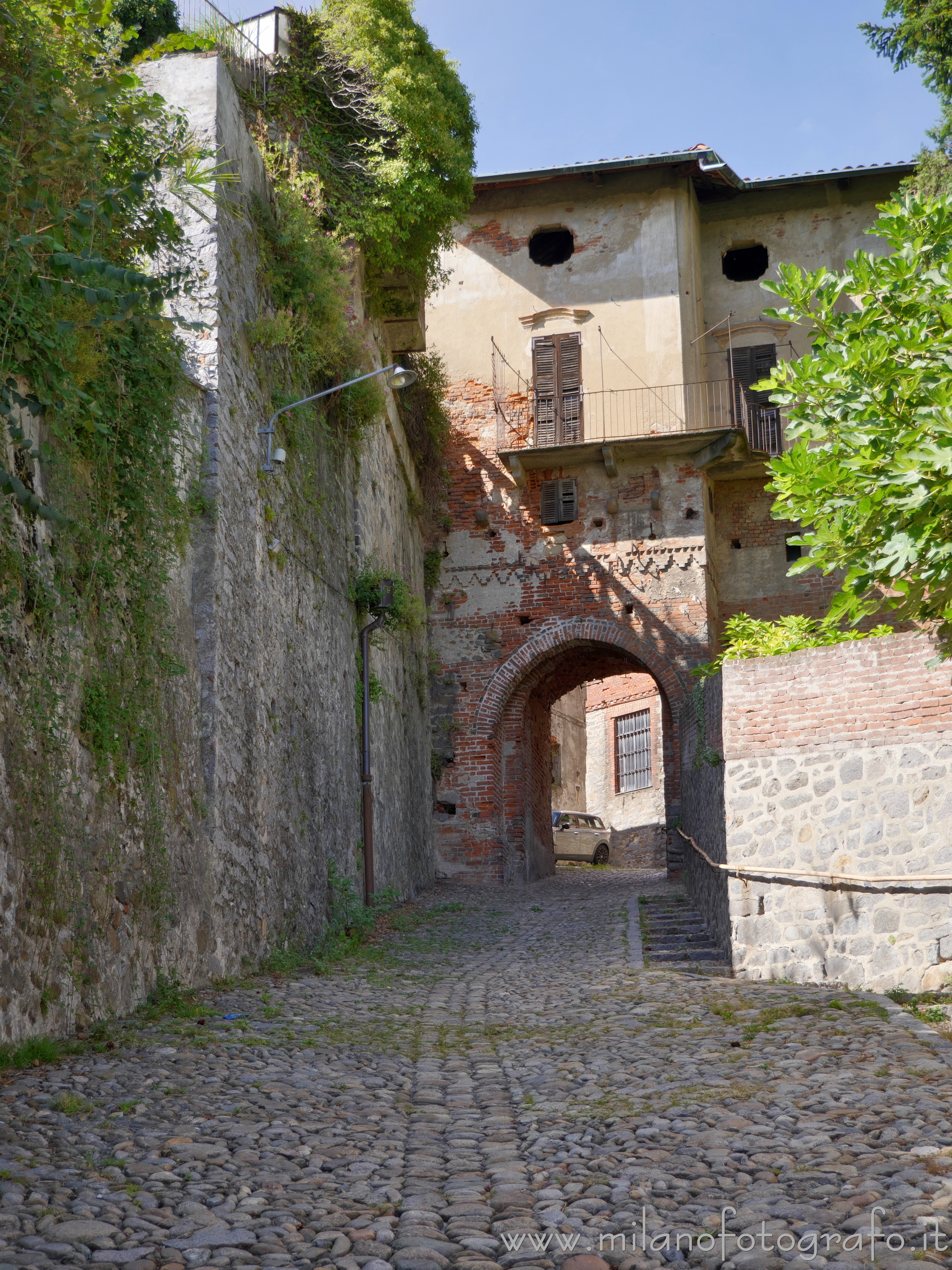 Biella (Italy) - Arriving to Biella Piazzo through Costa San Giacomo - Full resolution picture